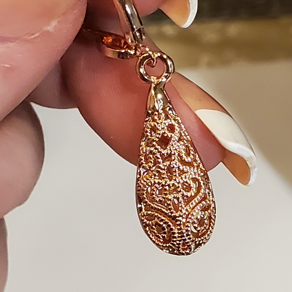 NWT True Vintage rose gold filagree earrings 3D - Picture 6 of 7